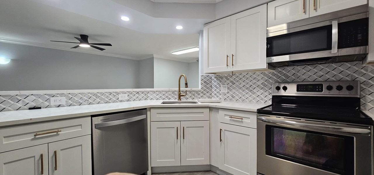 400 Scotia Dr #203 - Photo 3 of 37