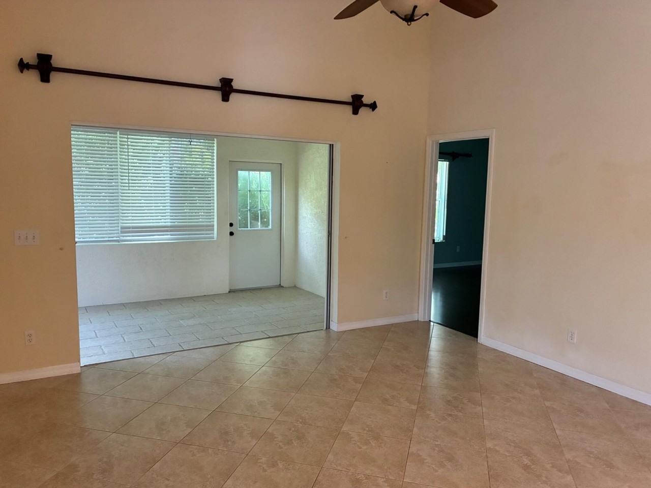 7916 Se Sugar Pines Way - Photo 5 of 24