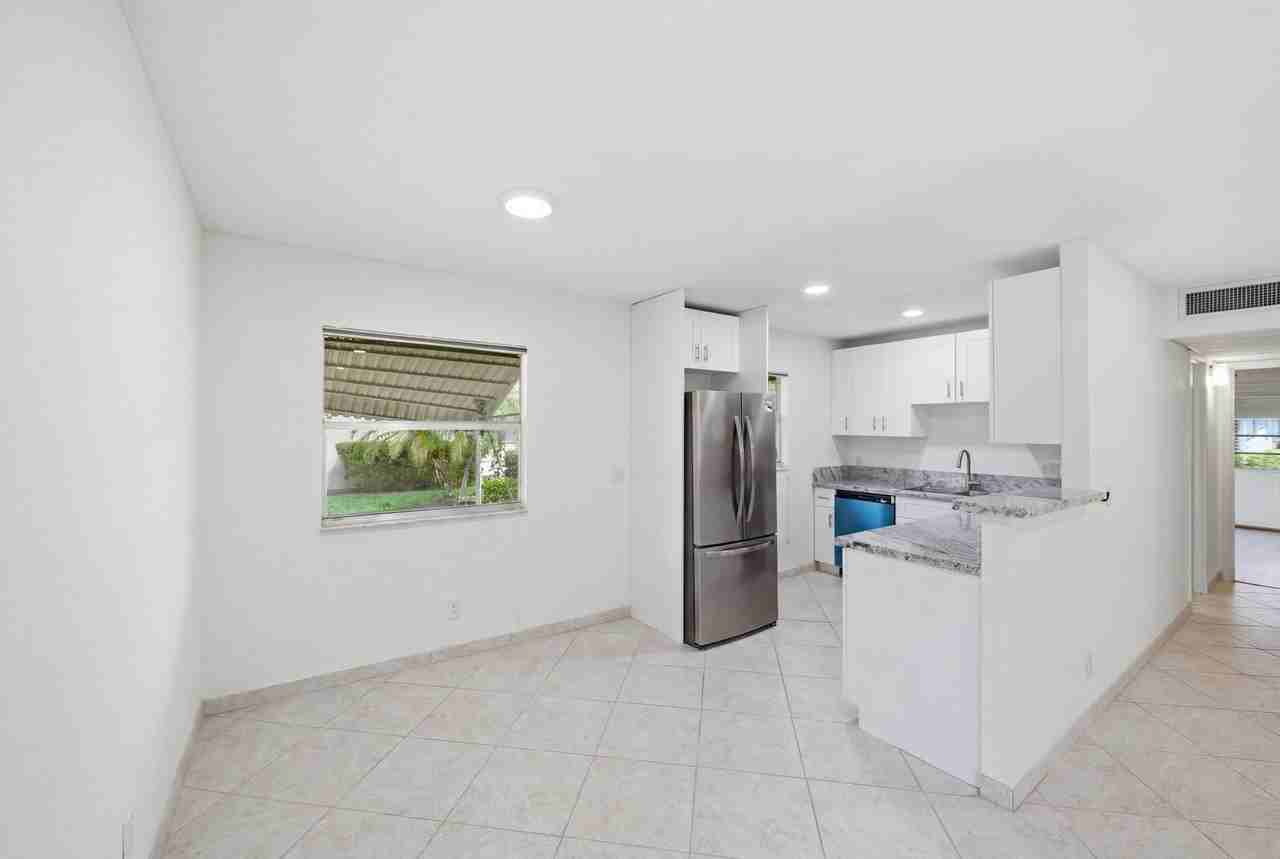 28 Seville B - Photo 3 of 50