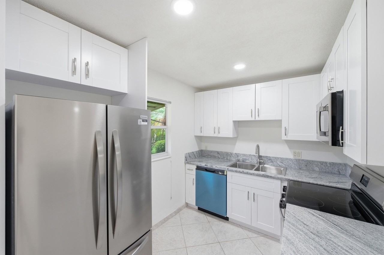 28 Seville B - Photo 4 of 50