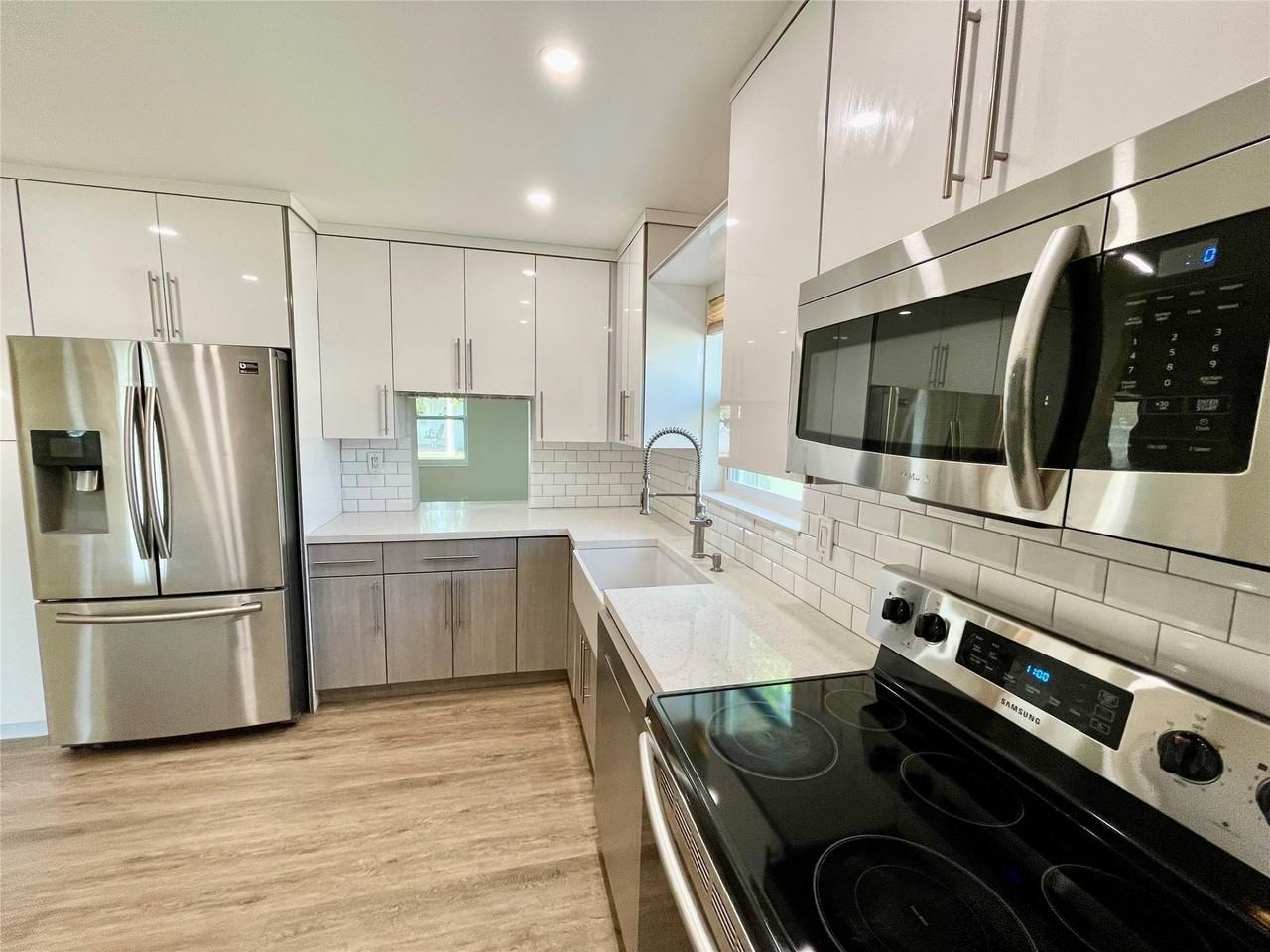 2090 Nw 84th Ter - Photo 6 of 29
