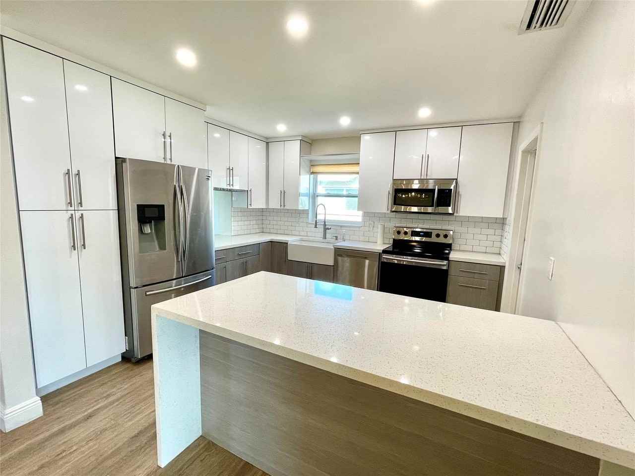 2090 Nw 84th Ter - Photo 7 of 29