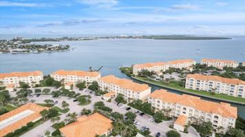 featured image of 5 Harbour Isle Dr E #103