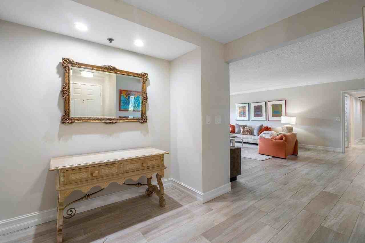 950 De Soto Rd #2B - Photo 3 of 38