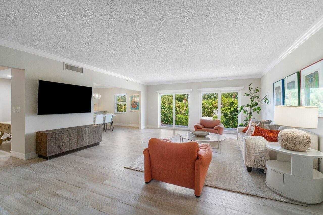 950 De Soto Rd #2B - Photo 4 of 38