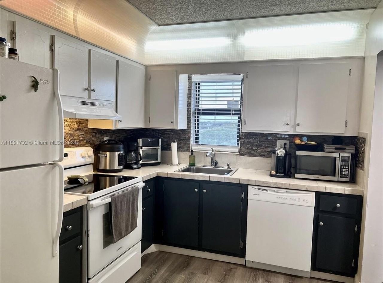 9235 Sw 8th St #507 - Photo 4 of 16