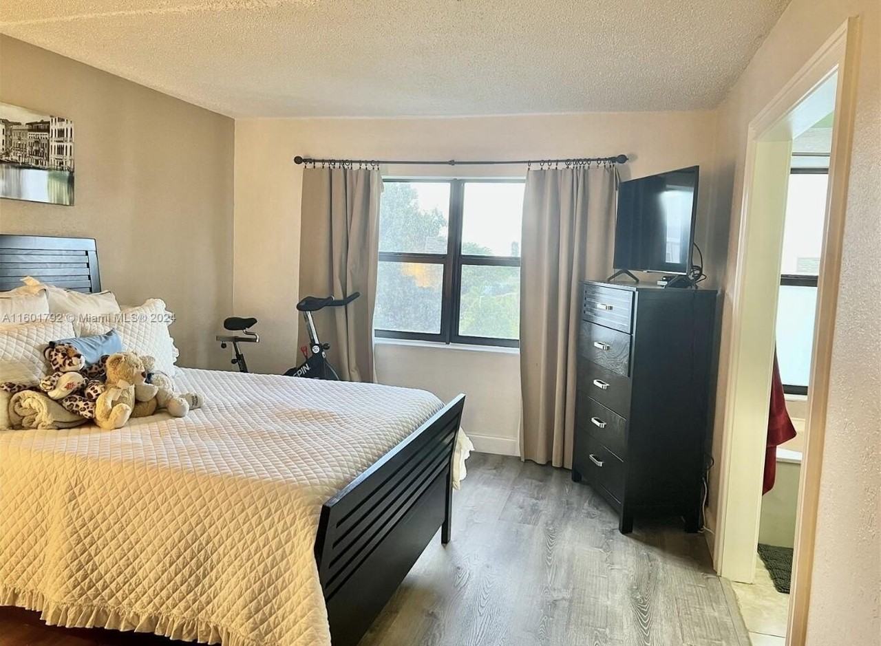 9235 Sw 8th St #507 - Photo 5 of 16