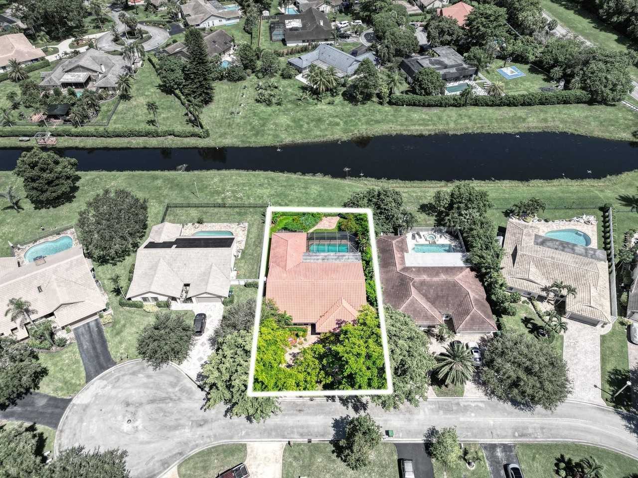 303 Nw 105th Ter