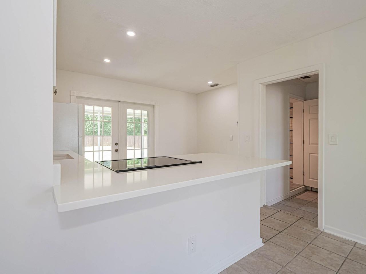 935 37th Ave - Photo 4 of 23