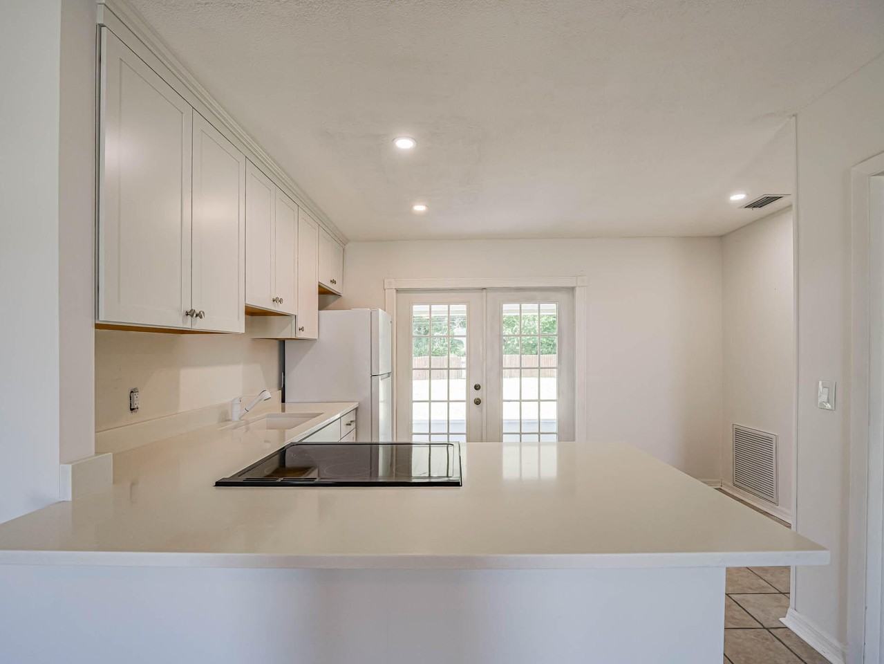935 37th Ave - Photo 5 of 23