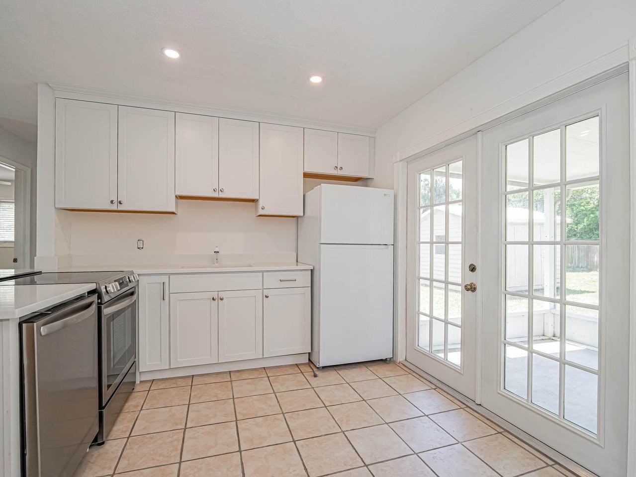 935 37th Ave - Photo 7 of 23