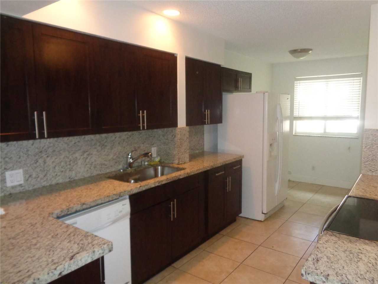 10939 W Broward Blvd #10939 - Photo 4 of 12