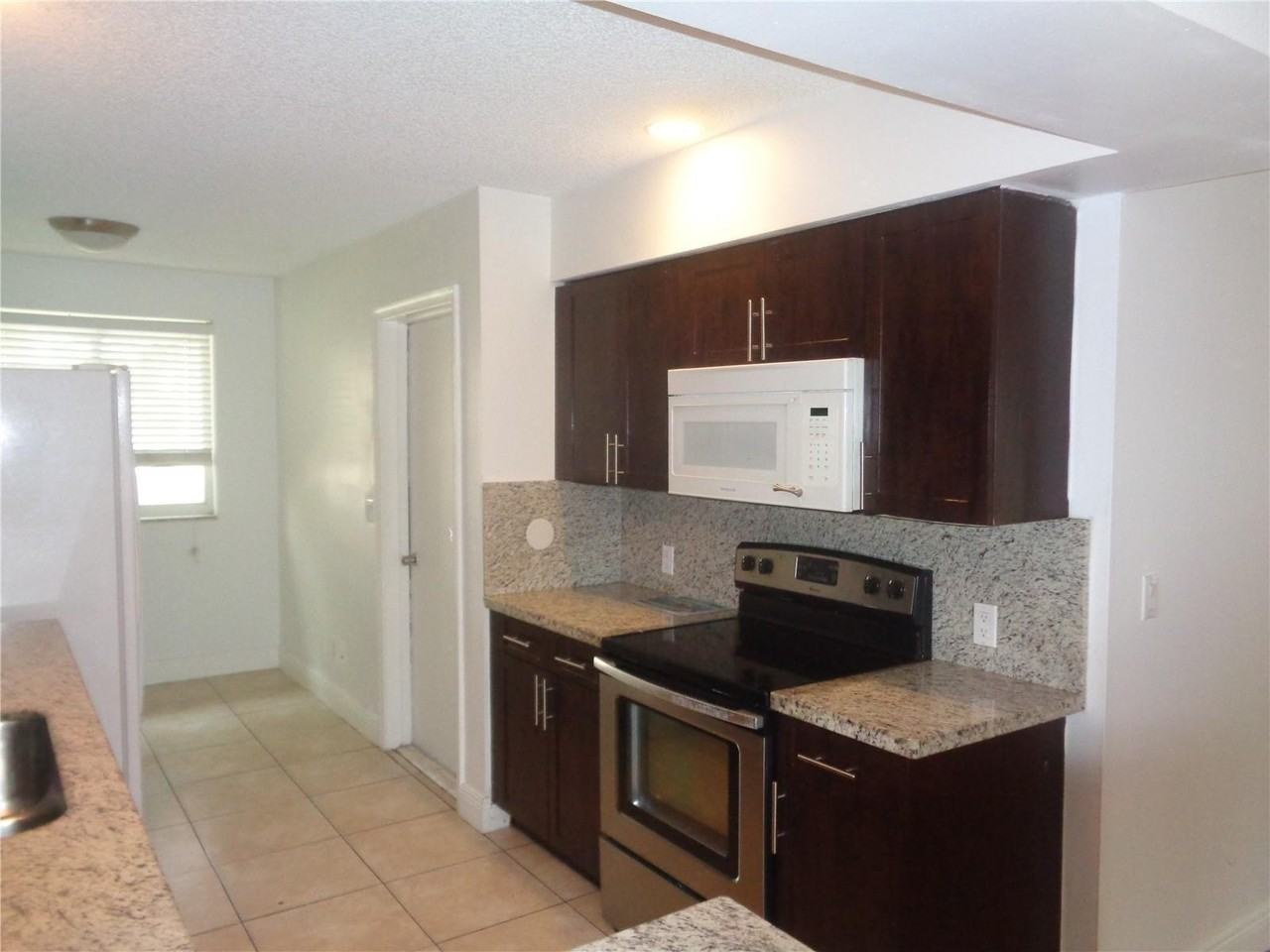 10939 W Broward Blvd #10939 - Photo 5 of 12