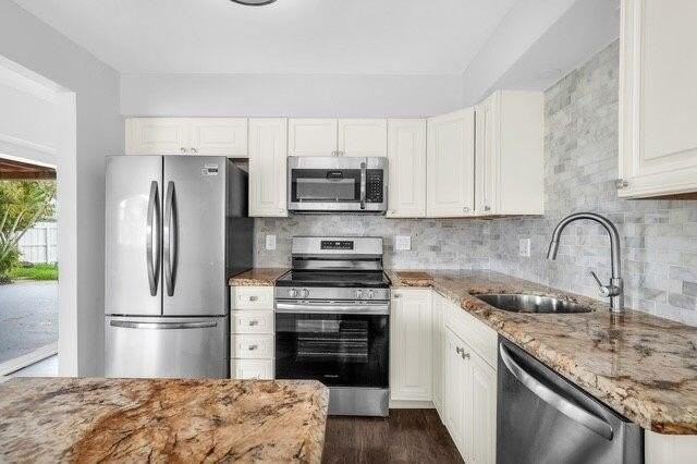 1740 Ne 64th St - Photo 4 of 9