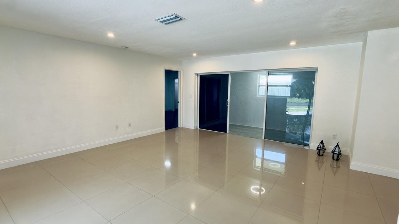 8421 Nw 21st Ct - Photo 3 of 24