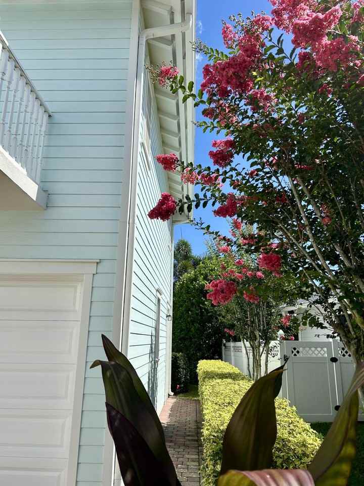 1039 Tiki Dr - Photo 2 of 17