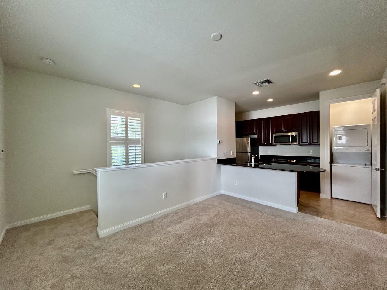 1039 Tiki Dr - Photo 5 of 17