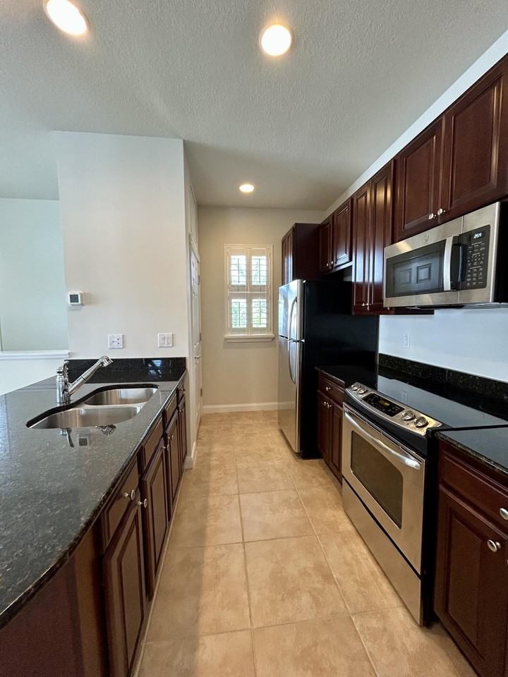 1039 Tiki Dr - Photo 7 of 17