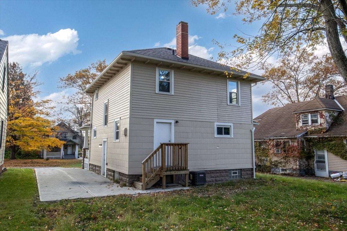 15925 Friend Ave #1 - Photo 3 of 12
