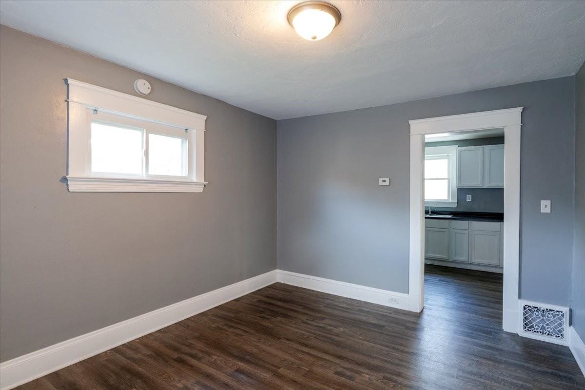 15925 Friend Ave #1 - Photo 6 of 12