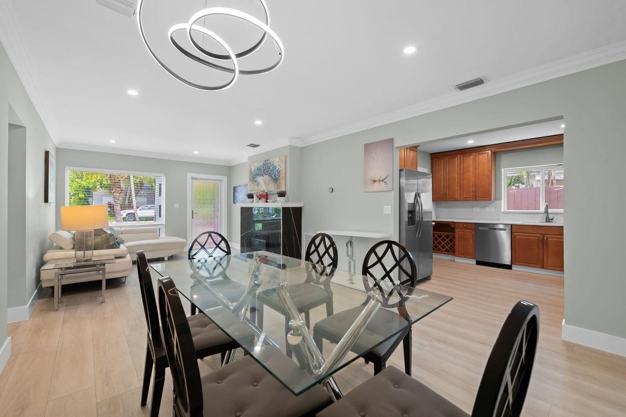 1532 Ne 17th Ave - Photo 4 of 25