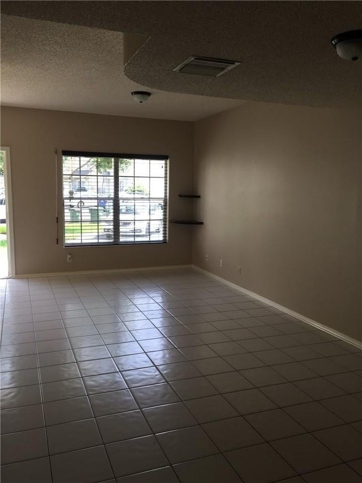 23 Whitehead Cir - Photo 3 of 17