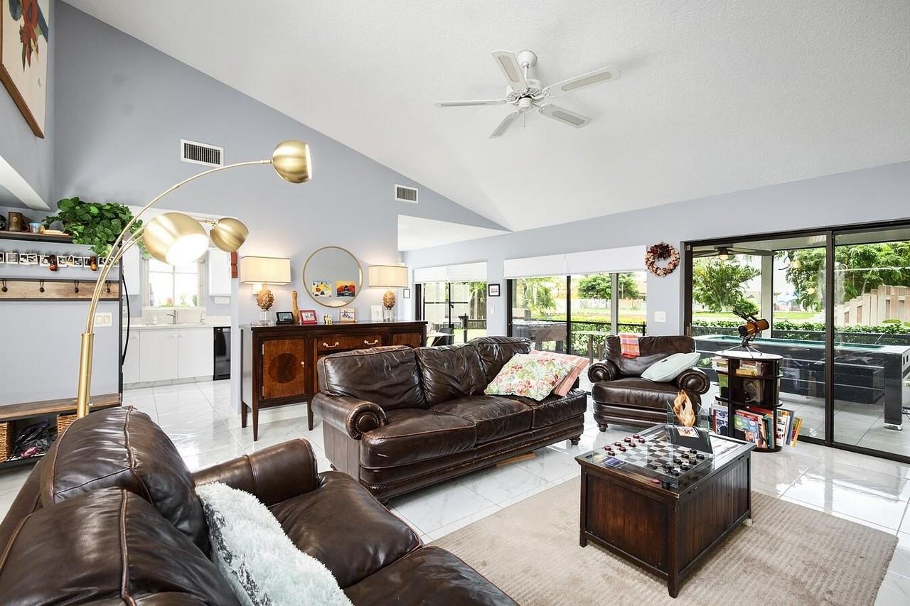 378 Sw 28th Ave - Photo 7 of 39