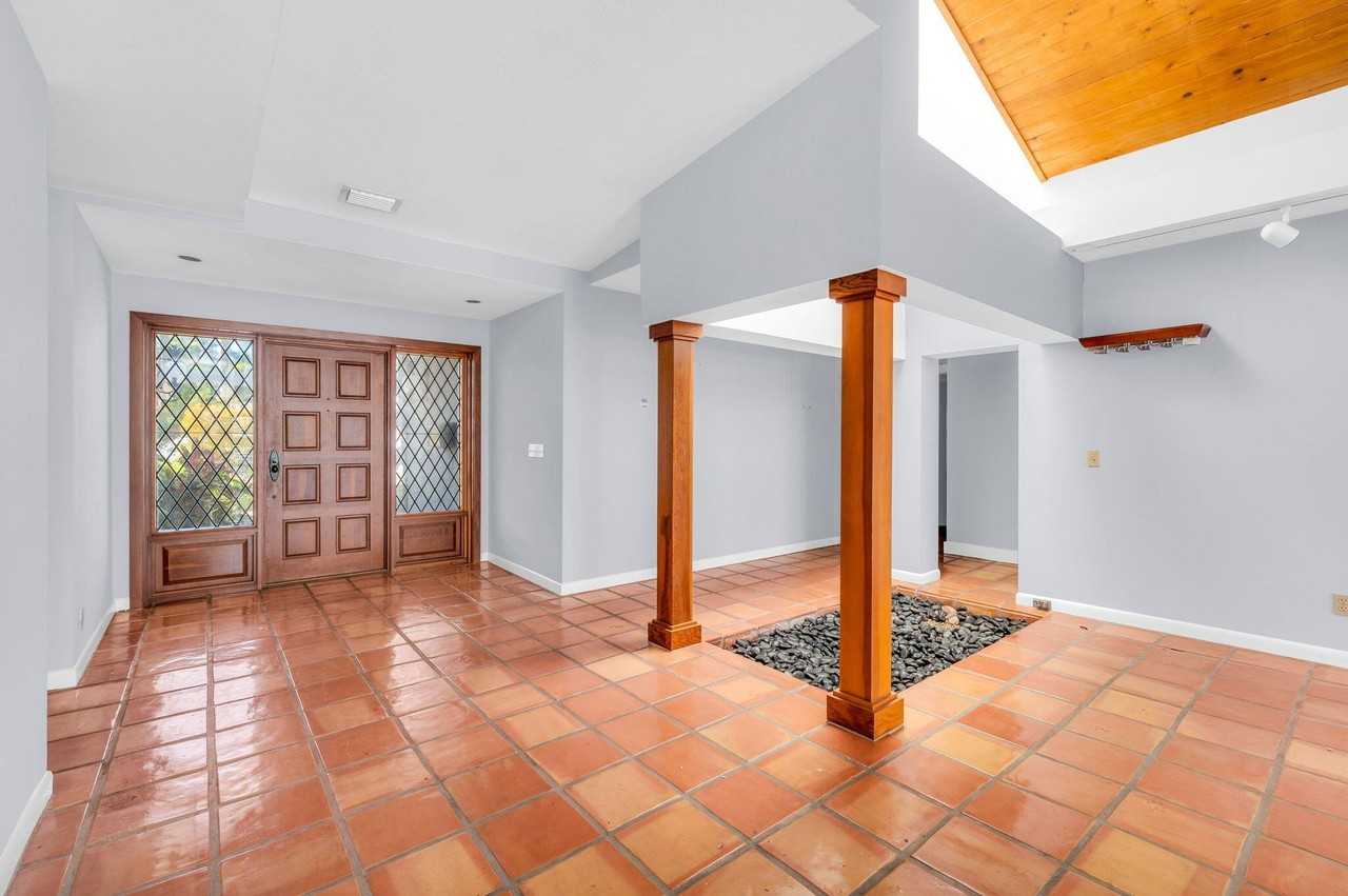 2810 Ne 29th St - Photo 6 of 30