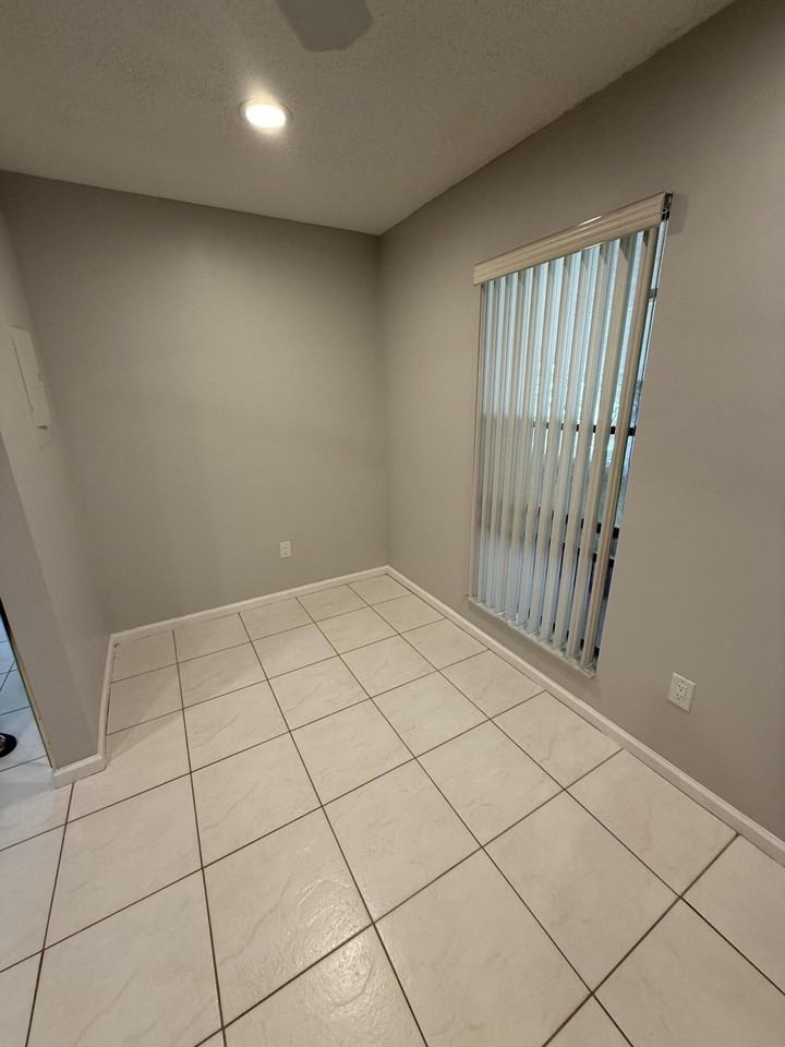 9292 Sabal Ridge Cir #D - Photo 4 of 6