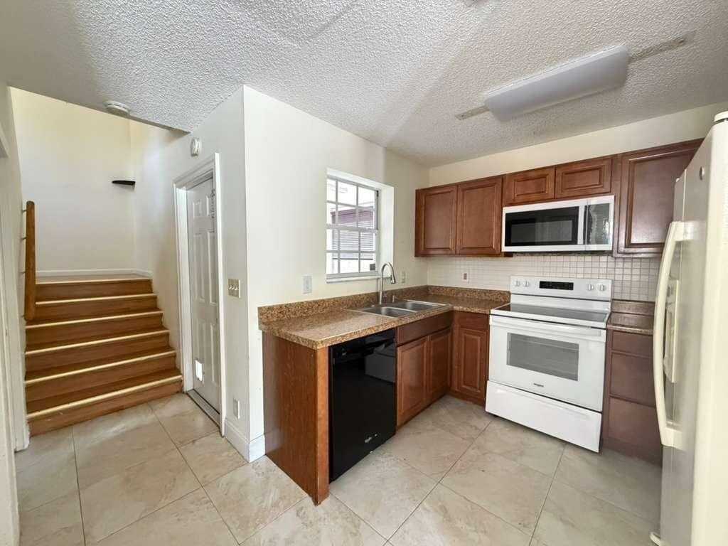 13986 Morning Glory Dr #13986 - Photo 4 of 43