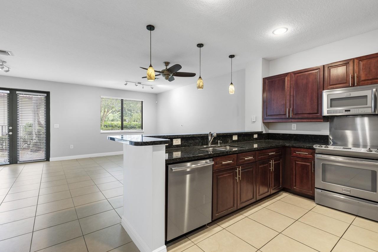 3238 Sw 16th Ter #3238 - Photo 4 of 32