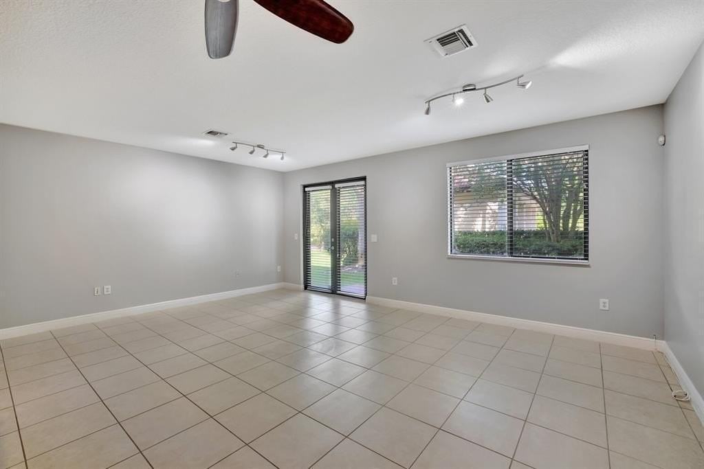 3238 Sw 16th Ter #3238 - Photo 7 of 32