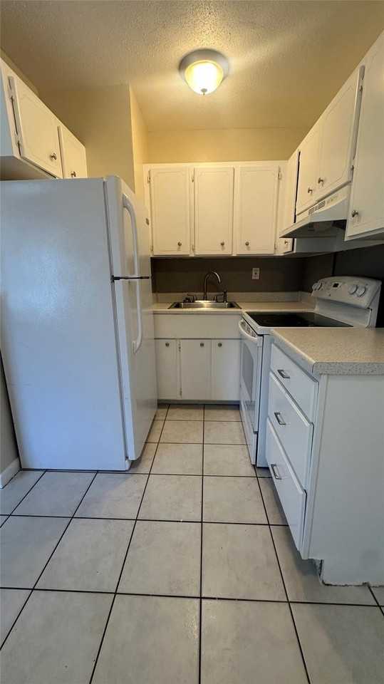 717 Se 16th St #3 - Photo 4 of 11