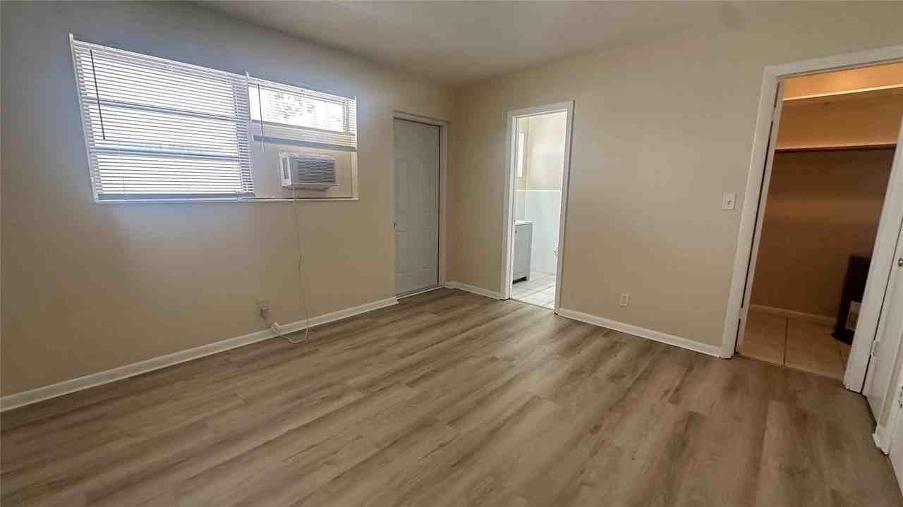717 Se 16th St #3 - Photo 6 of 11