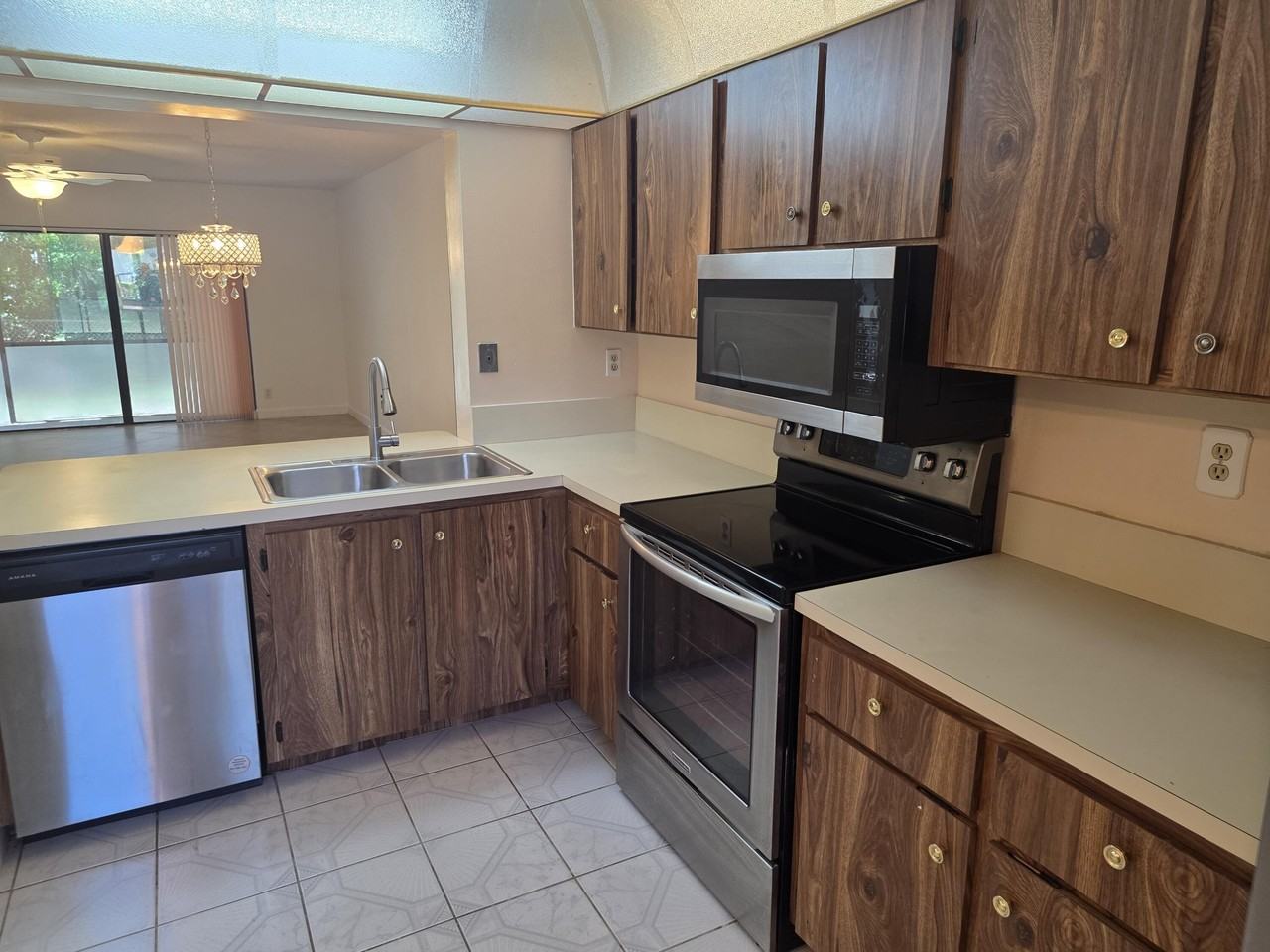 170 Se 7th St #301 - Photo 5 of 35