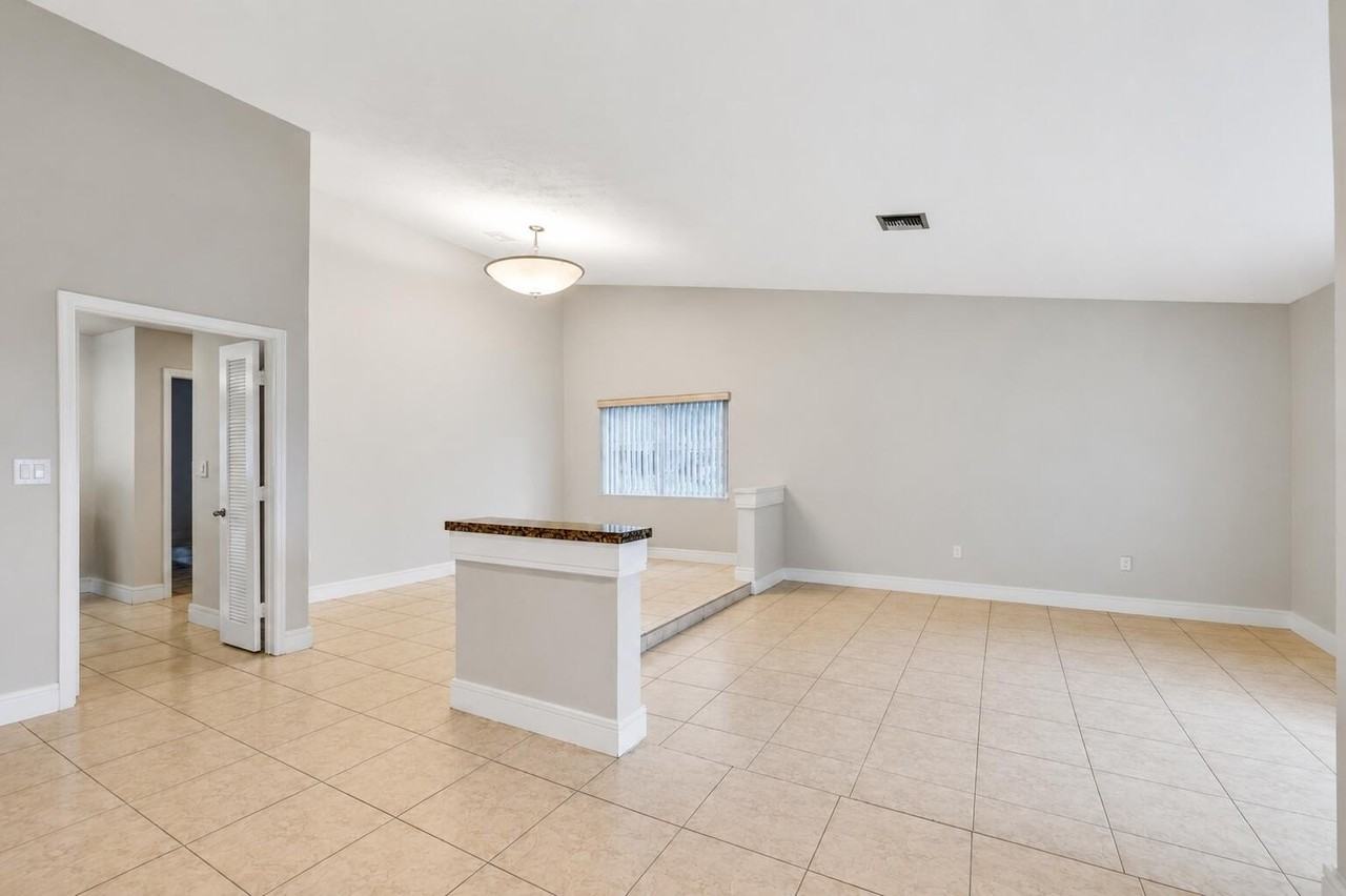 2403 Nw 118th Ter - Photo 7 of 26