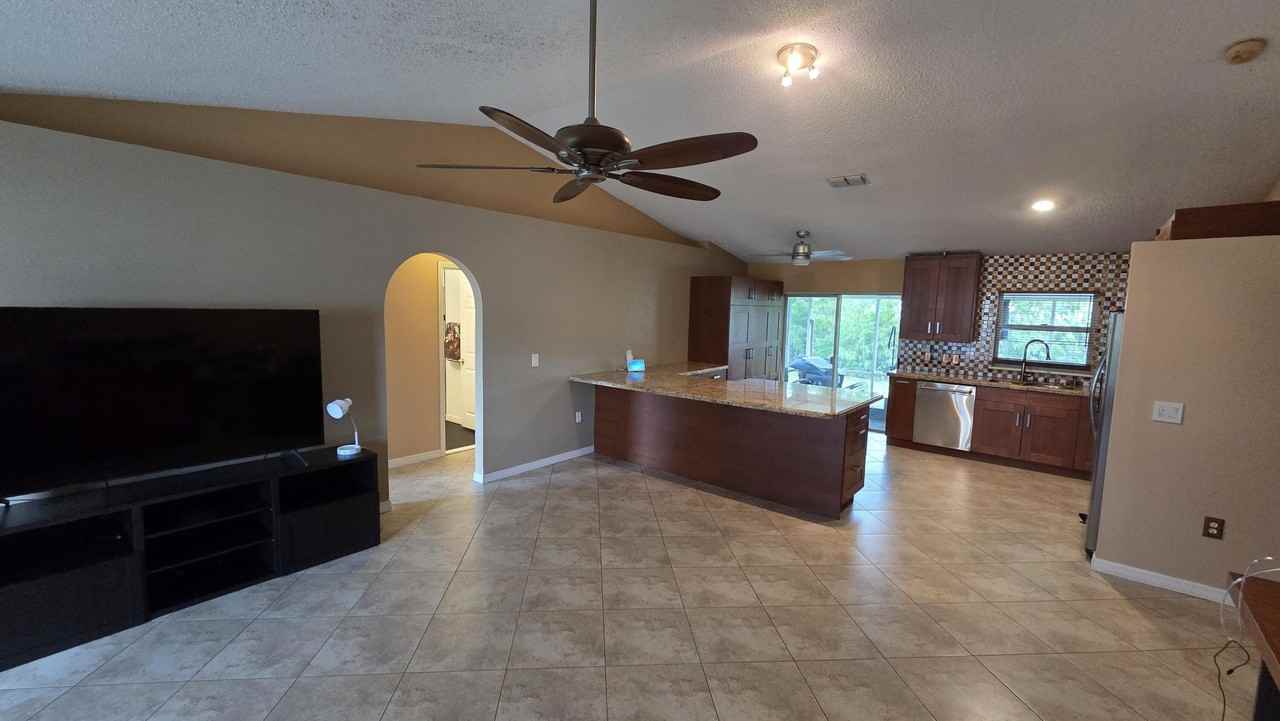 2091 Sw Villanova Rd - Photo 2 of 20