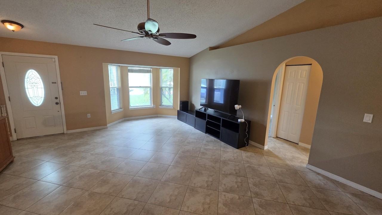2091 Sw Villanova Rd - Photo 4 of 20