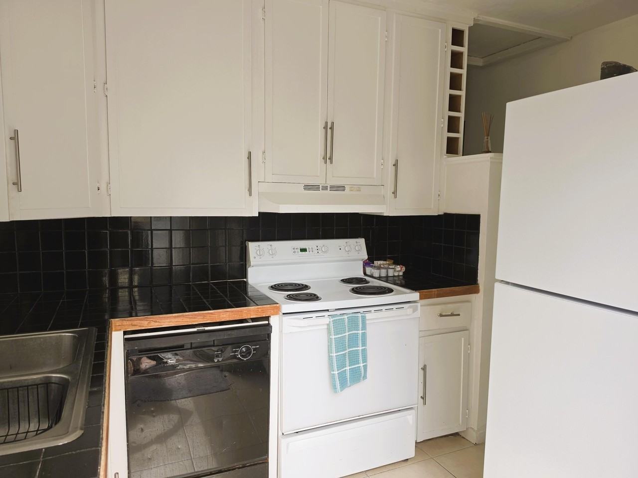 441 26th St - Photo 3 of 12