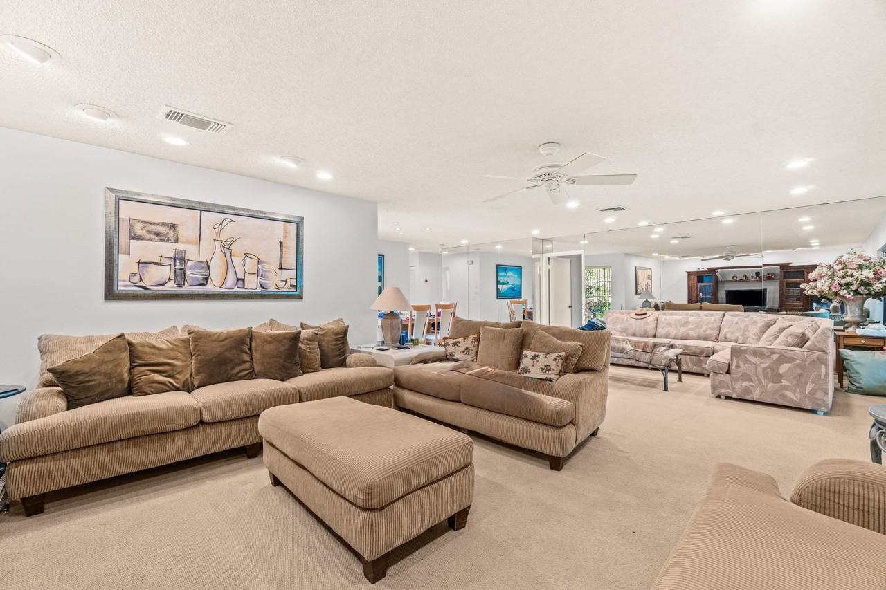 46 Stratford Ln W #D - Photo 7 of 50