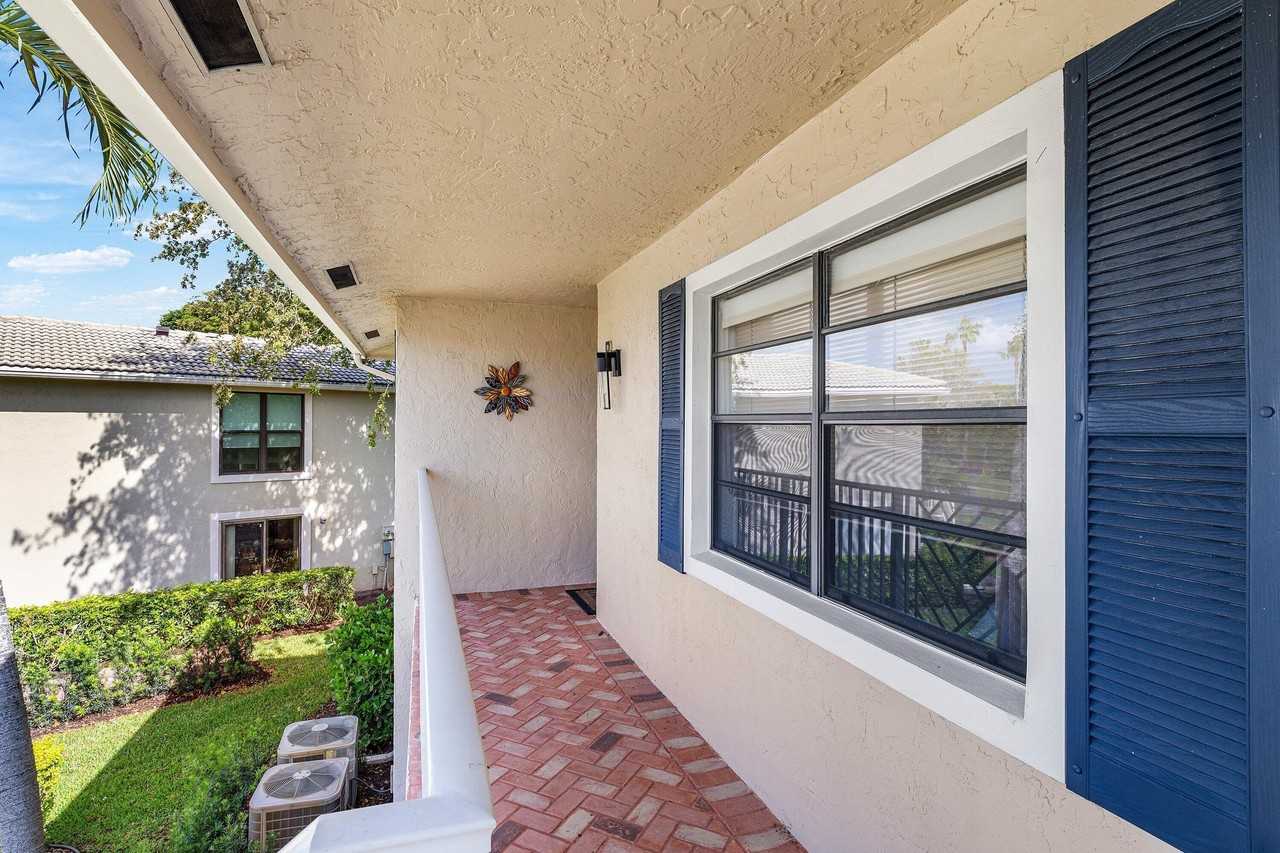 29 Stratford Ln W #B - Photo 5 of 50