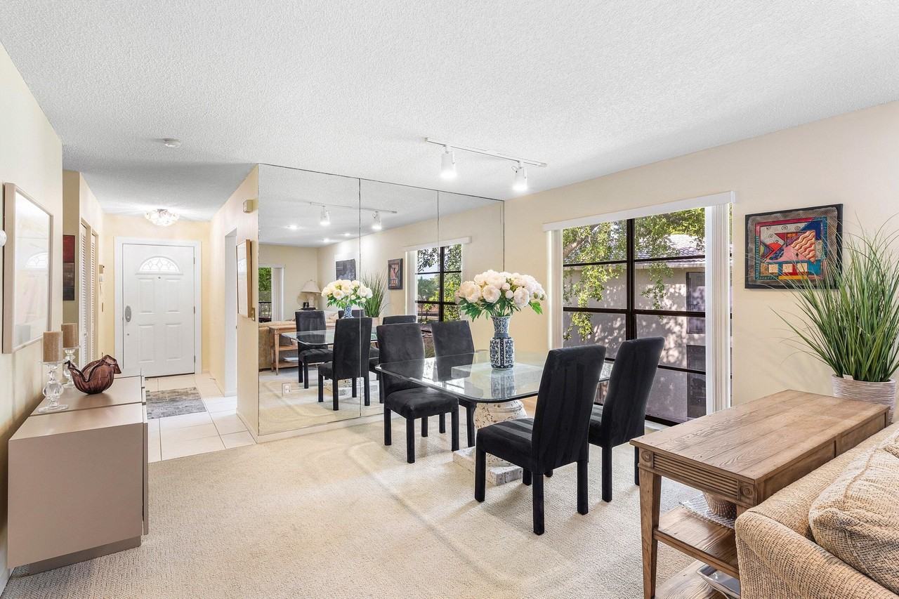 29 Stratford Ln W #B - Photo 7 of 50