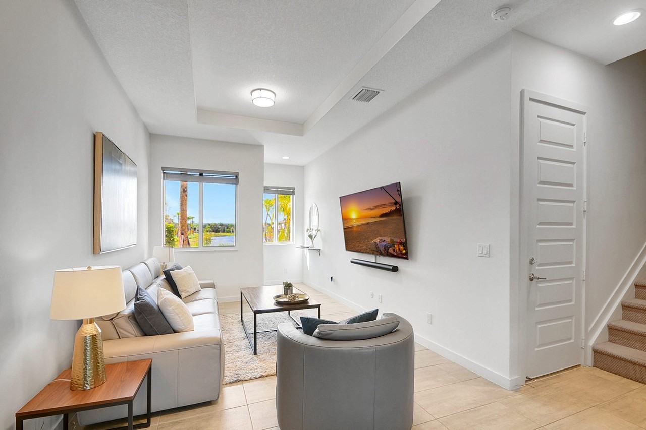 220 Pioneer Way - Photo 3 of 16