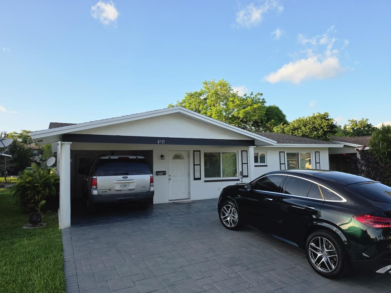 4717 Nw 58th St - Photo 2 of 14
