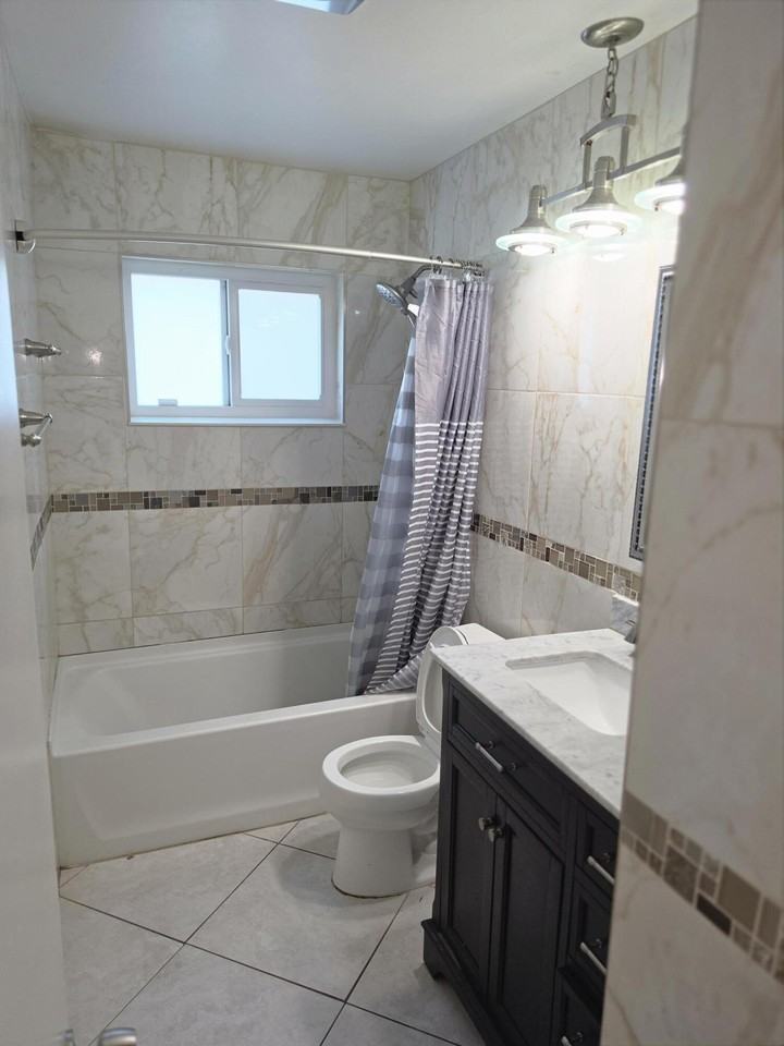 4717 Nw 58th St - Photo 3 of 14