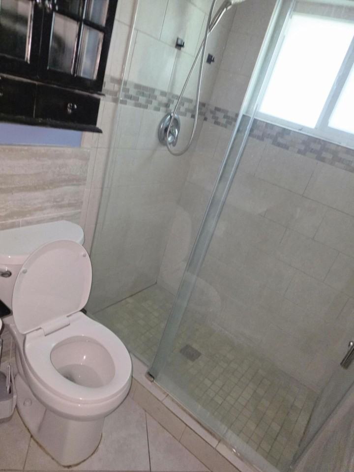4717 Nw 58th St - Photo 5 of 14