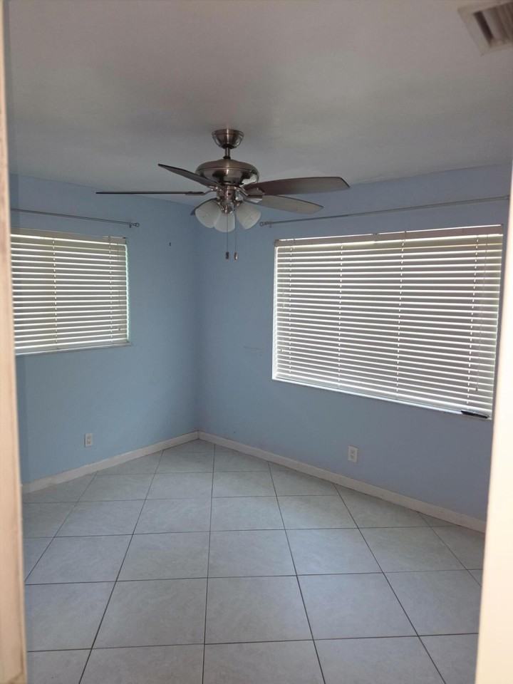 4717 Nw 58th St - Photo 7 of 14