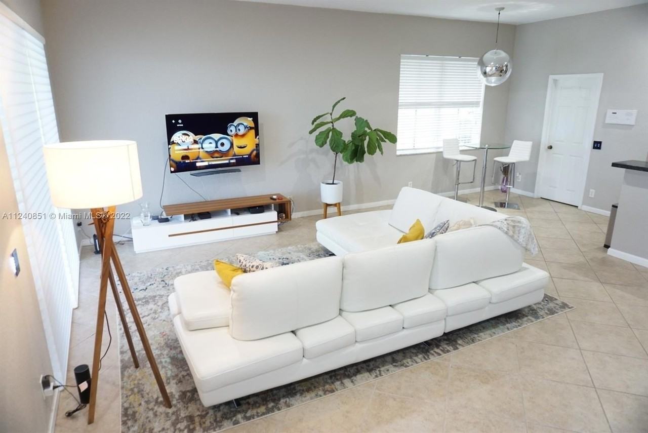 878 Lavender Cir #878 - Photo 2 of 33