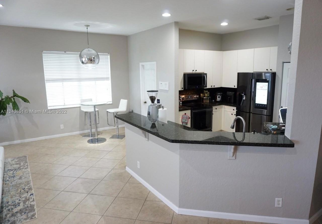878 Lavender Cir #878 - Photo 3 of 33