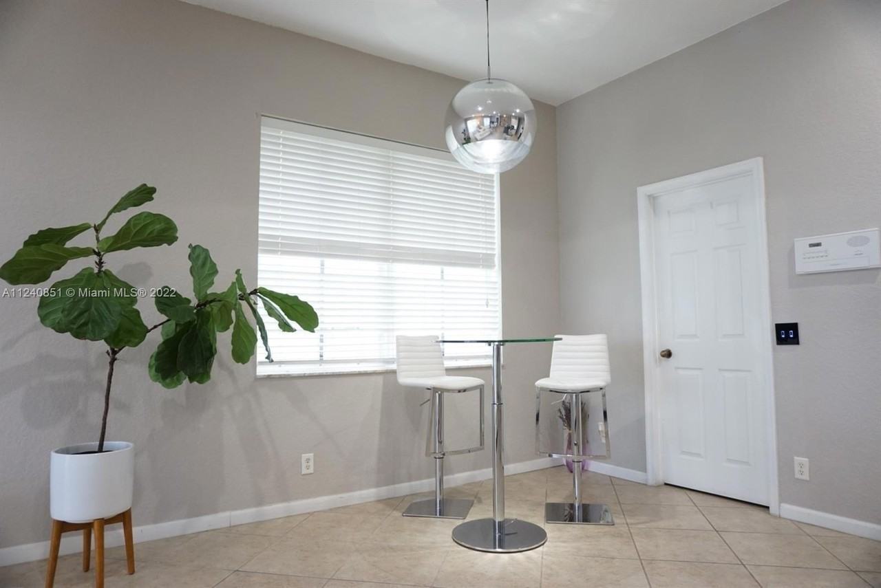 878 Lavender Cir #878 - Photo 4 of 33